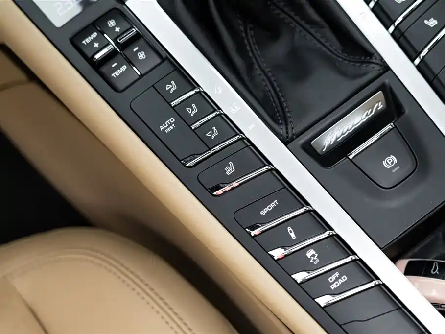 Porsche Macan 2020 — фото 17