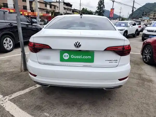 Volkswagen Sagitar 2022