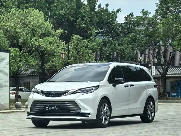 Toyota Sienna 2024
