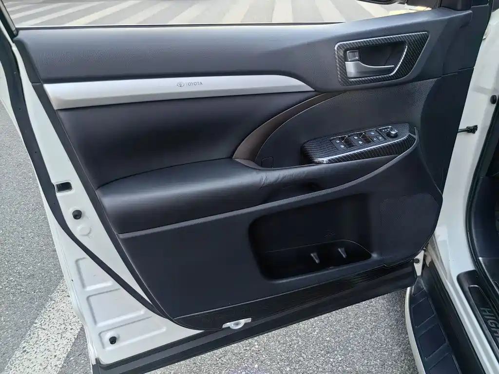 Toyota Highlander 2016 — фото 24
