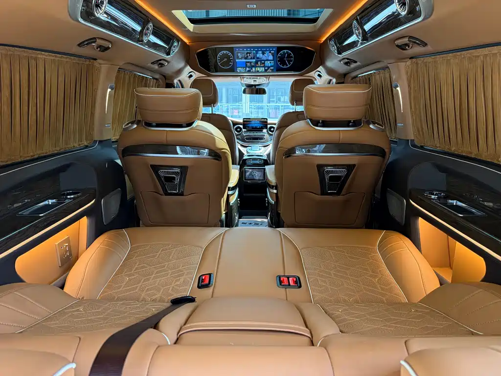 Mercedes-Benz V-Class 2023 — фото 18
