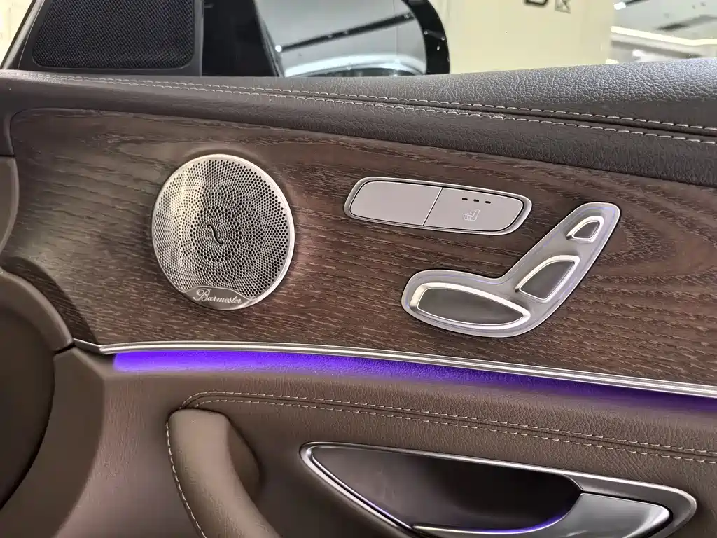 Mercedes-Benz E-Class 2022 — фото 8