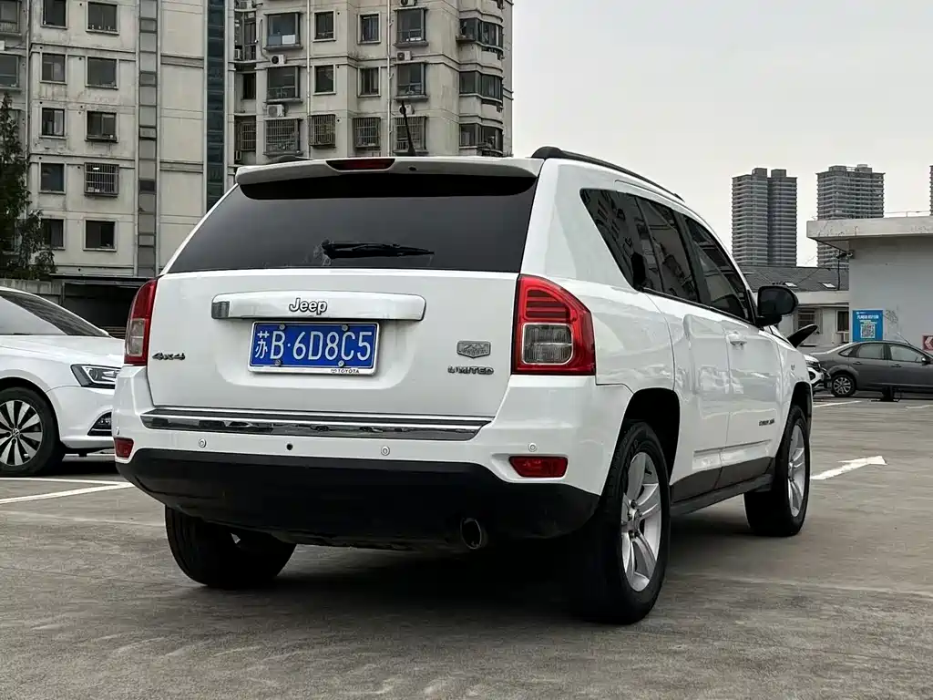 Jeep Compass 2011 — фото 8