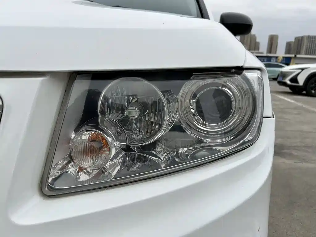 Jeep Compass 2011 — фото 12