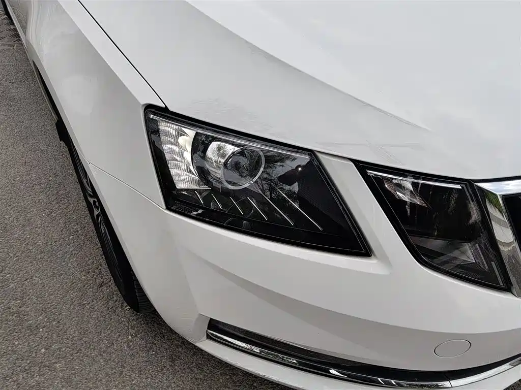 Skoda Octavia 2018 — фото 16