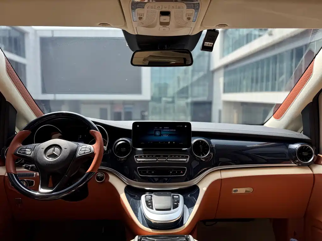 Mercedes-Benz V-Class 2023 — фото 10