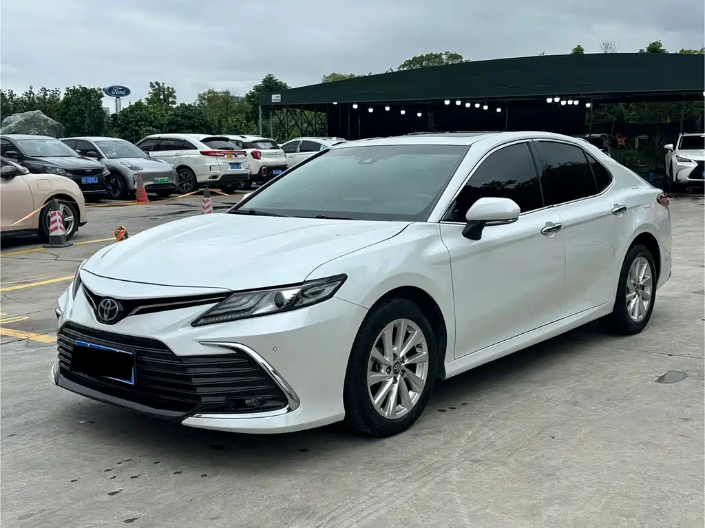 Toyota Camry 2021 — фото 1