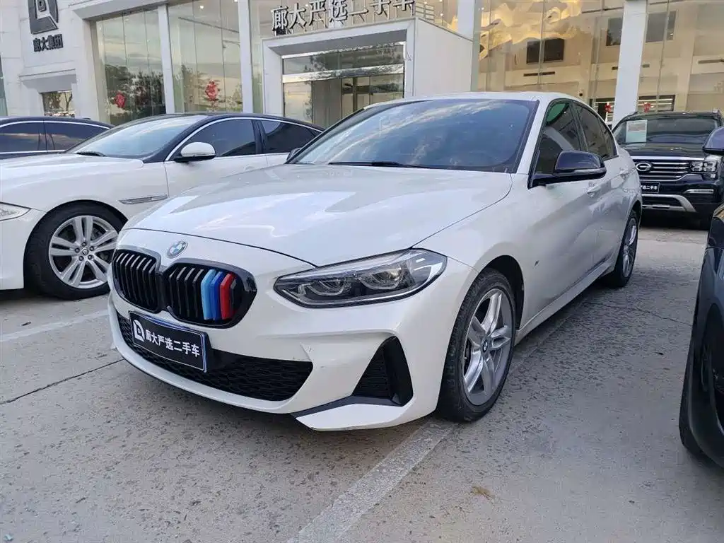 BMW 1 Series 2023 — фото 1