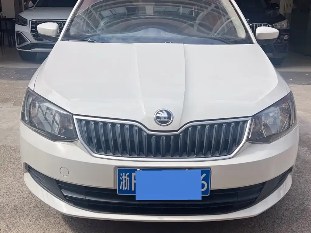 Skoda Fabia 2015 — фото 2