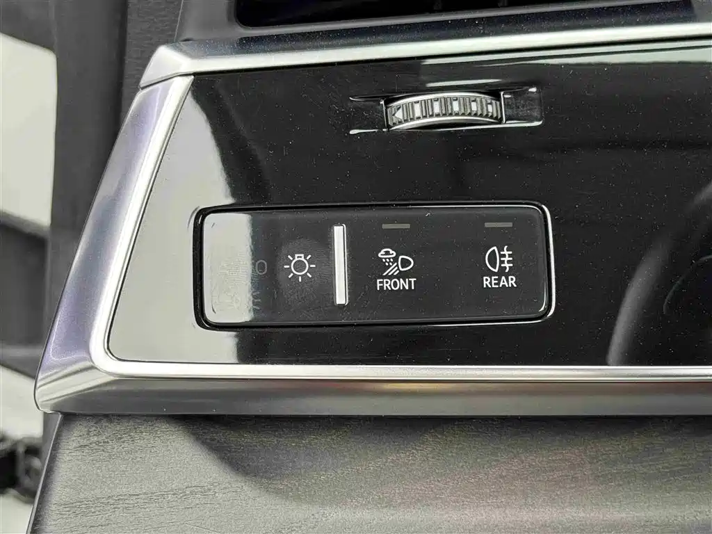 Audi Q8 2019 — фото 15