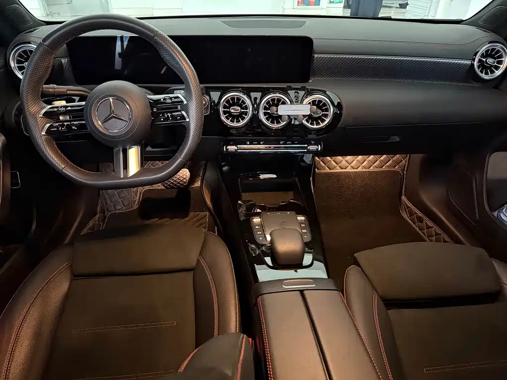 Mercedes-Benz A-Class 2024 — фото 11