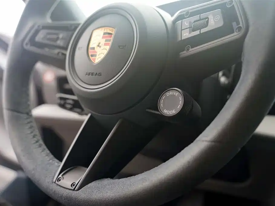 Porsche Taycan 2022 — фото 19