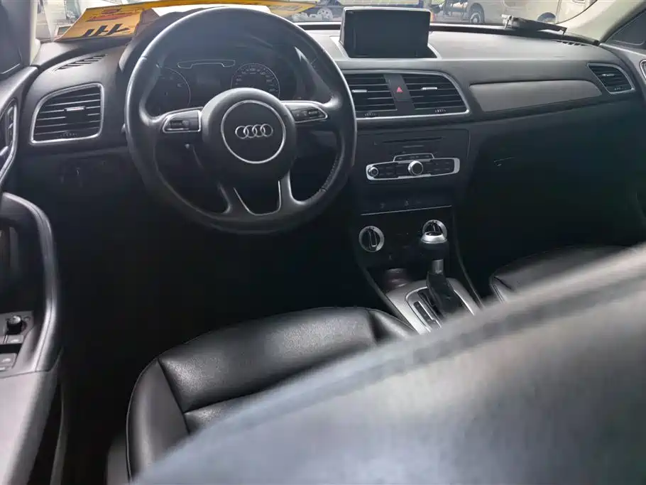 Audi Q3 2016 — фото 12