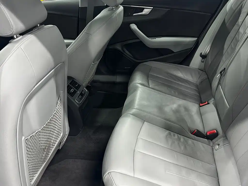 Audi A4L 2016