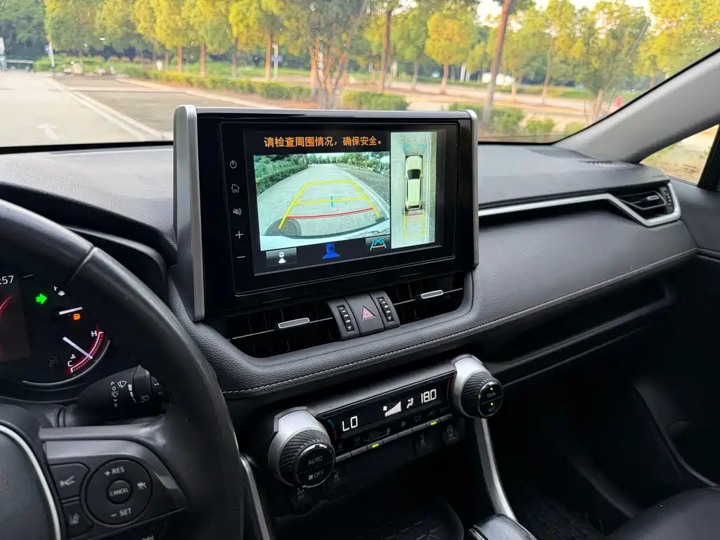 Toyota RAV4 2020 — фото 10