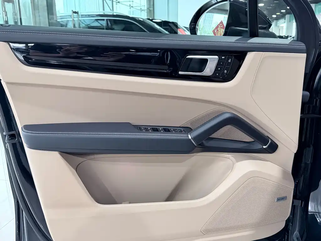Porsche Cayenne Hybrid 2022 — фото 11