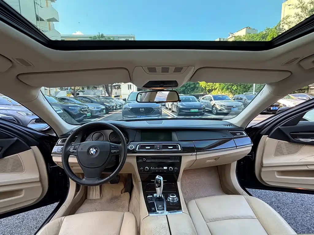 BMW 7 Series 2012 — фото 13