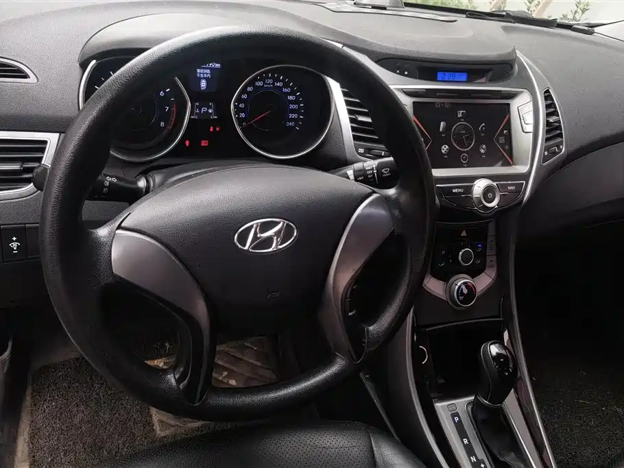 Hyundai Elantra Langdong 2015 — фото 12