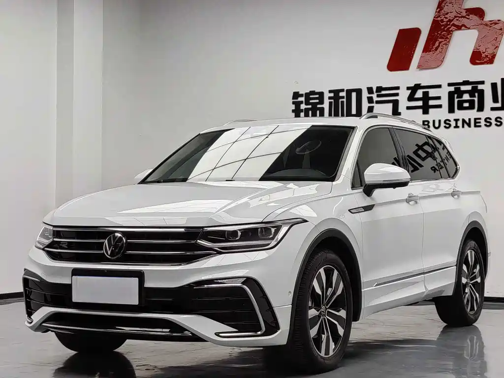 Volkswagen Tiguan L 2023 — фото 1