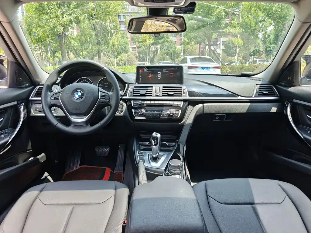 BMW 3 Series 2017 — фото 12