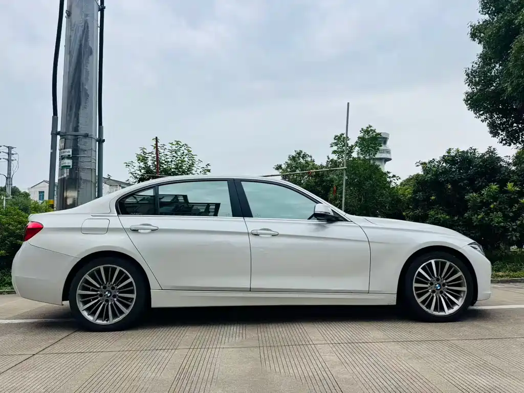BMW 3 Series 2019 — фото 4