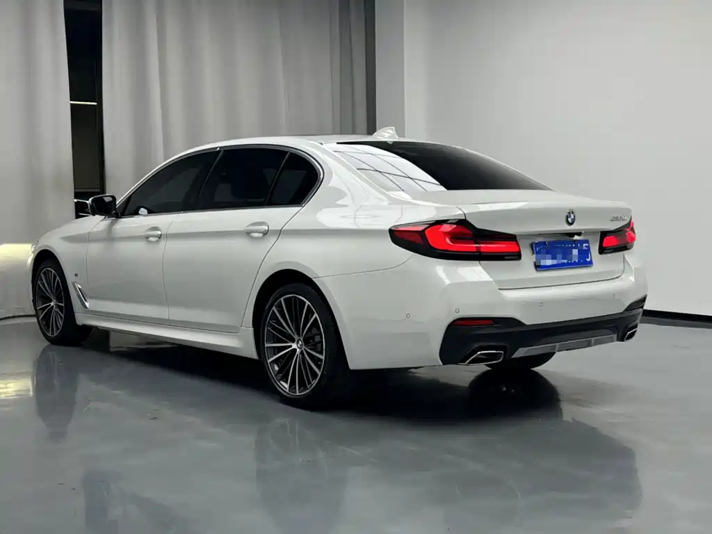 BMW 5 Series 2022 — фото 13
