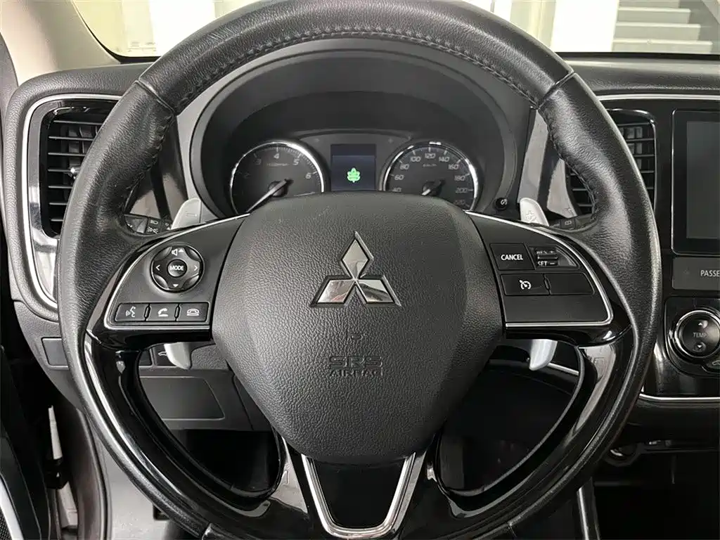 Mitsubishi Outlander 2017 — фото 12