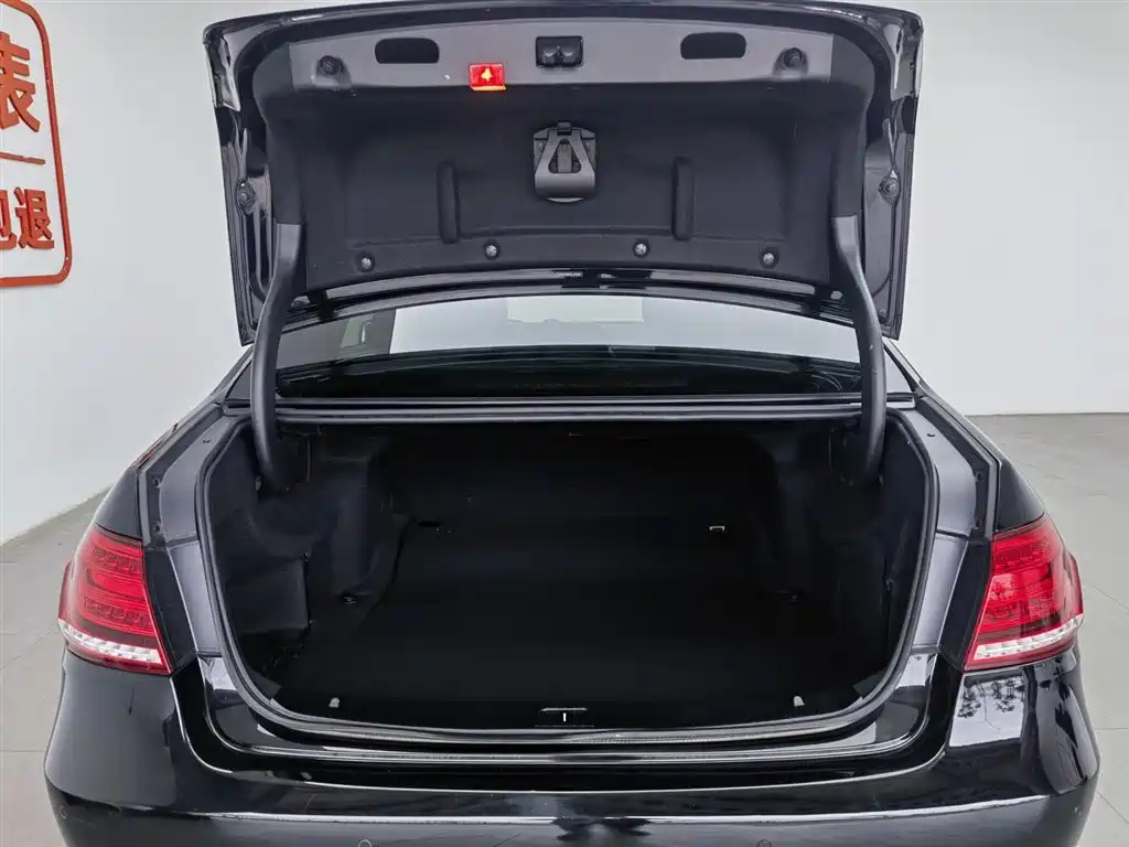 Mercedes-Benz E-Class 2015 — фото 16