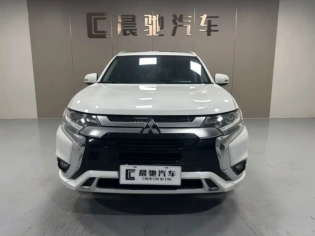 Mitsubishi Outlander 2021 — фото 2