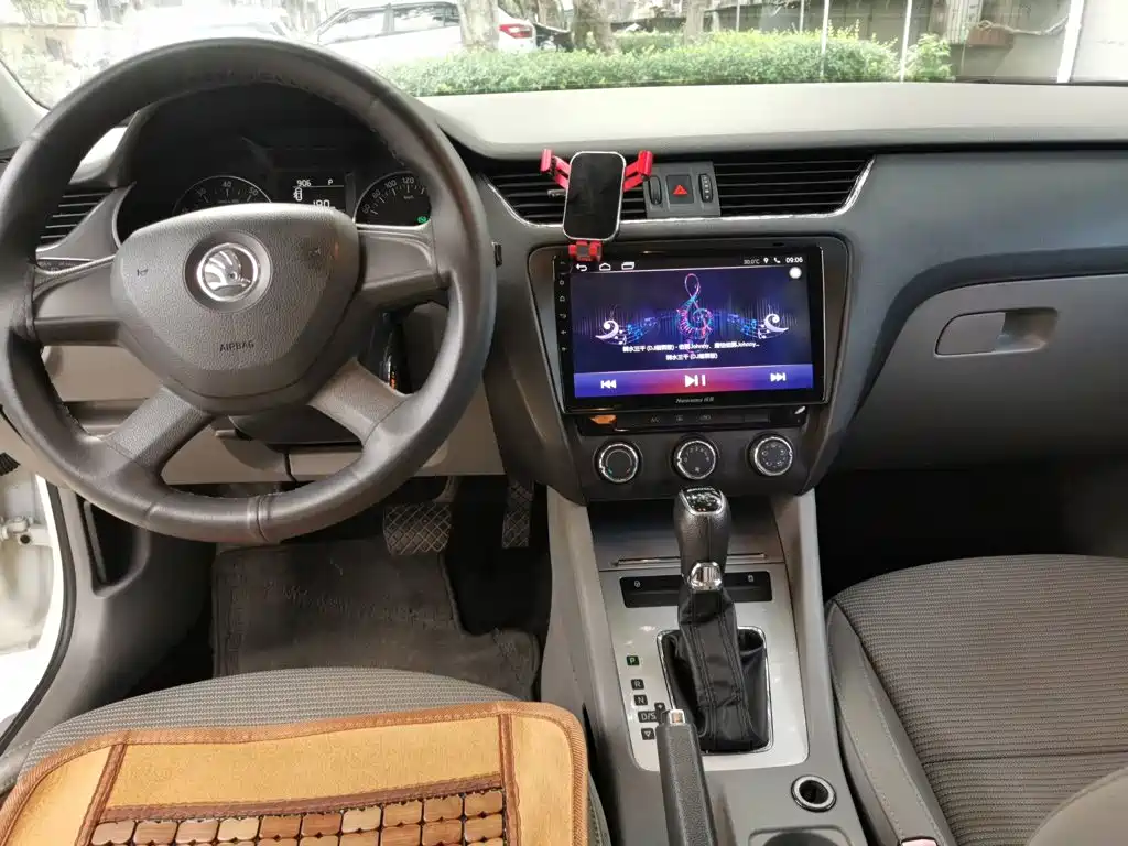 Skoda Octavia 2014 — фото 13