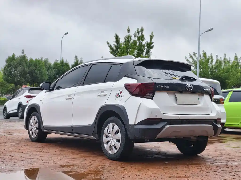 Toyota Yaris L 2021 — фото 4