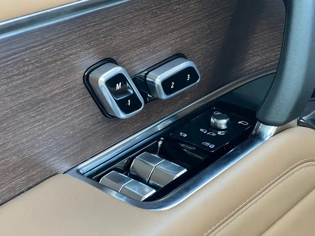 Land Rover Range Rover 2023 — фото 11