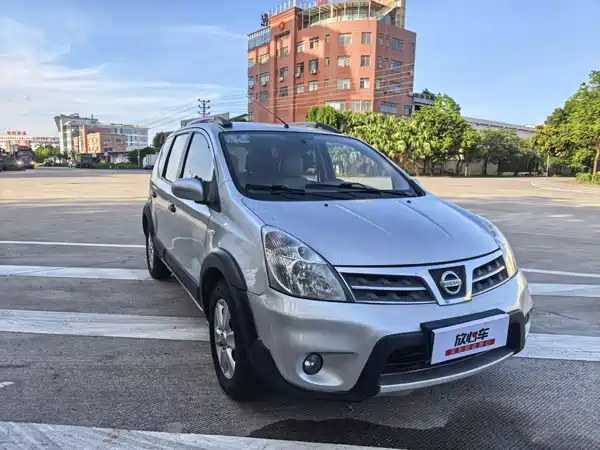 Nissan Livina 2010