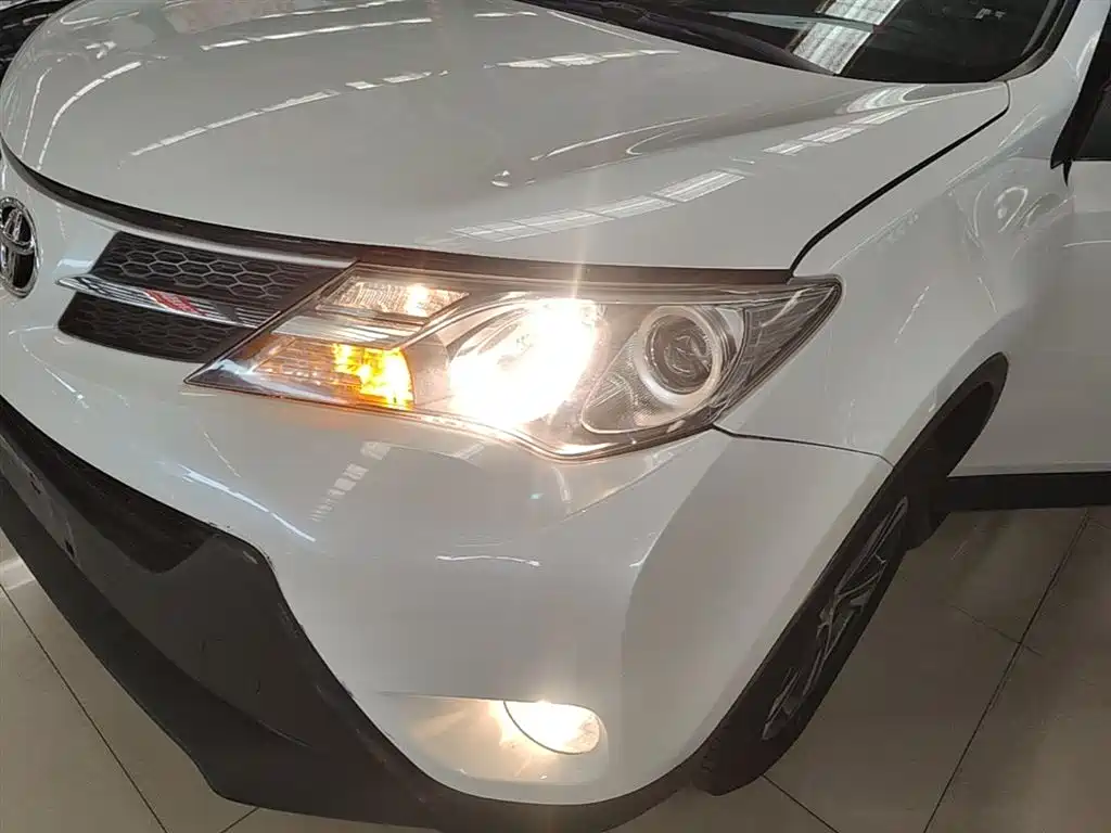 Toyota RAV4 2016 — фото 24