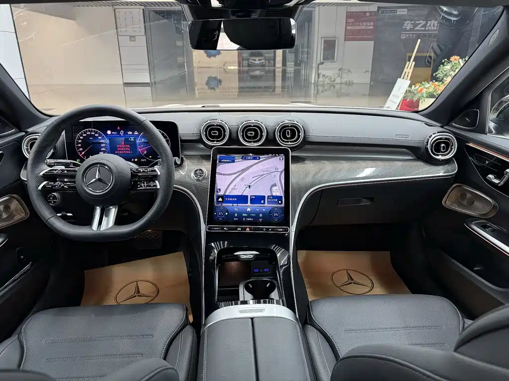Mercedes-Benz C-Class 2025 — фото 13