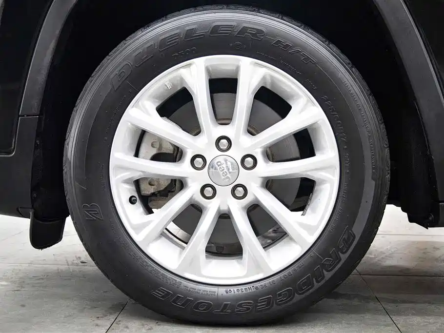 Jeep Cherokee 2019 — фото 11