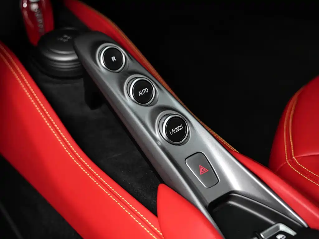Ferrari F8 2021 — фото 15