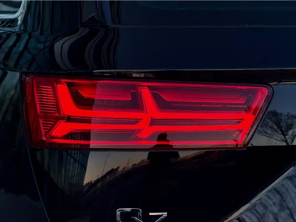 Audi Q7 2019 — фото 36