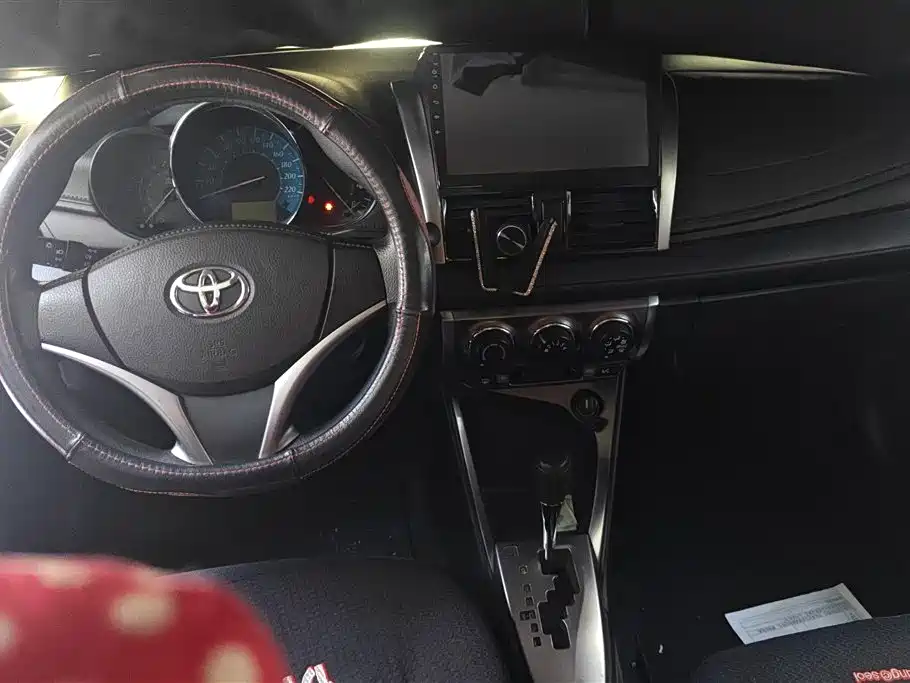 Toyota Yaris L 2014 — фото 12