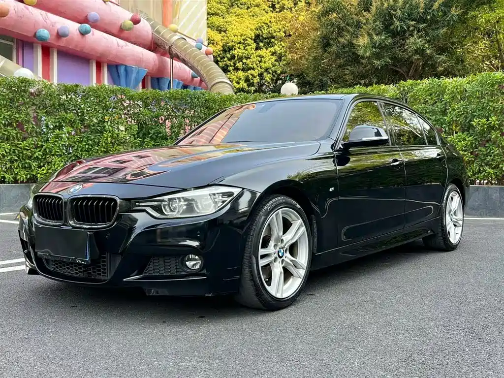BMW 3 Series 2018 — фото 1