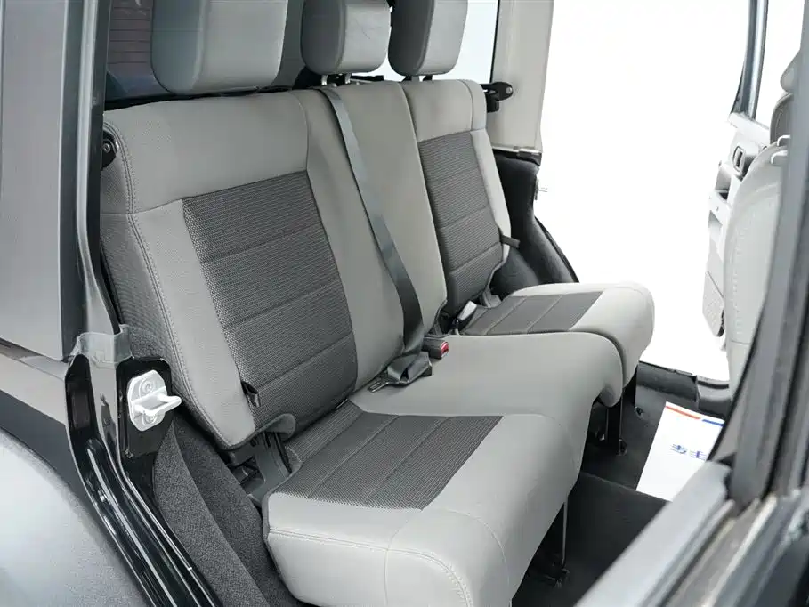 Jeep Wrangler 2010 — фото 13