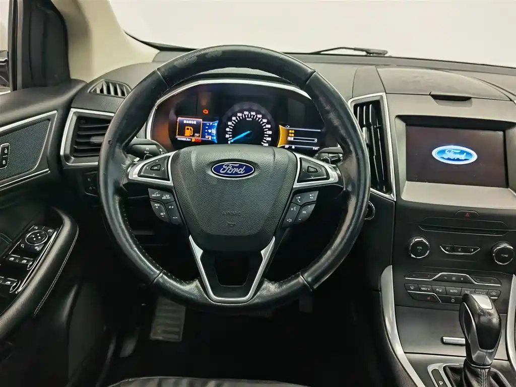 Ford Edge 2016 — фото 11