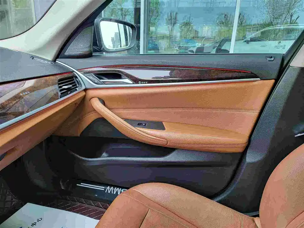 BMW 5 Series 2018 — фото 12