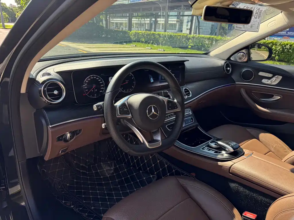 Mercedes-Benz E-Class 2018 — фото 13