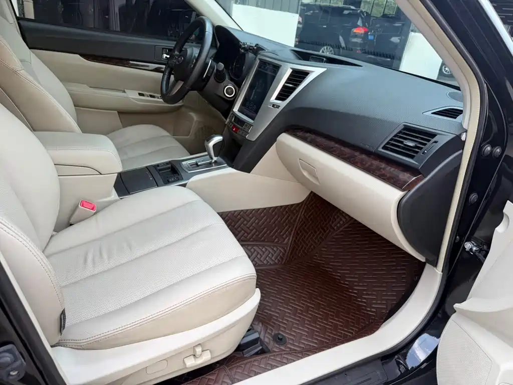Subaru Outback 2013 — фото 10