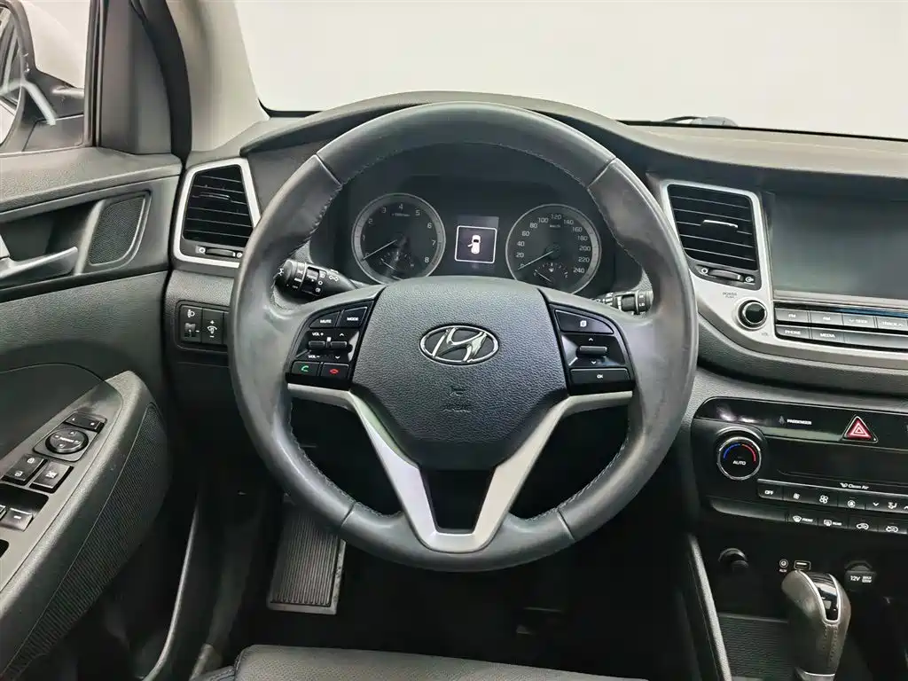 Hyundai Tucson 2016 — фото 11