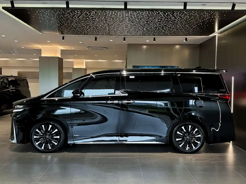 Toyota Vellfire 2023 — фото 7