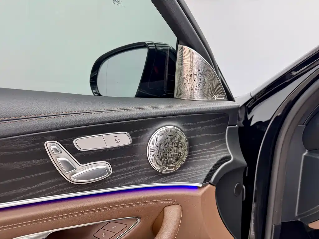 Mercedes-Benz E-Class 2022 — фото 8