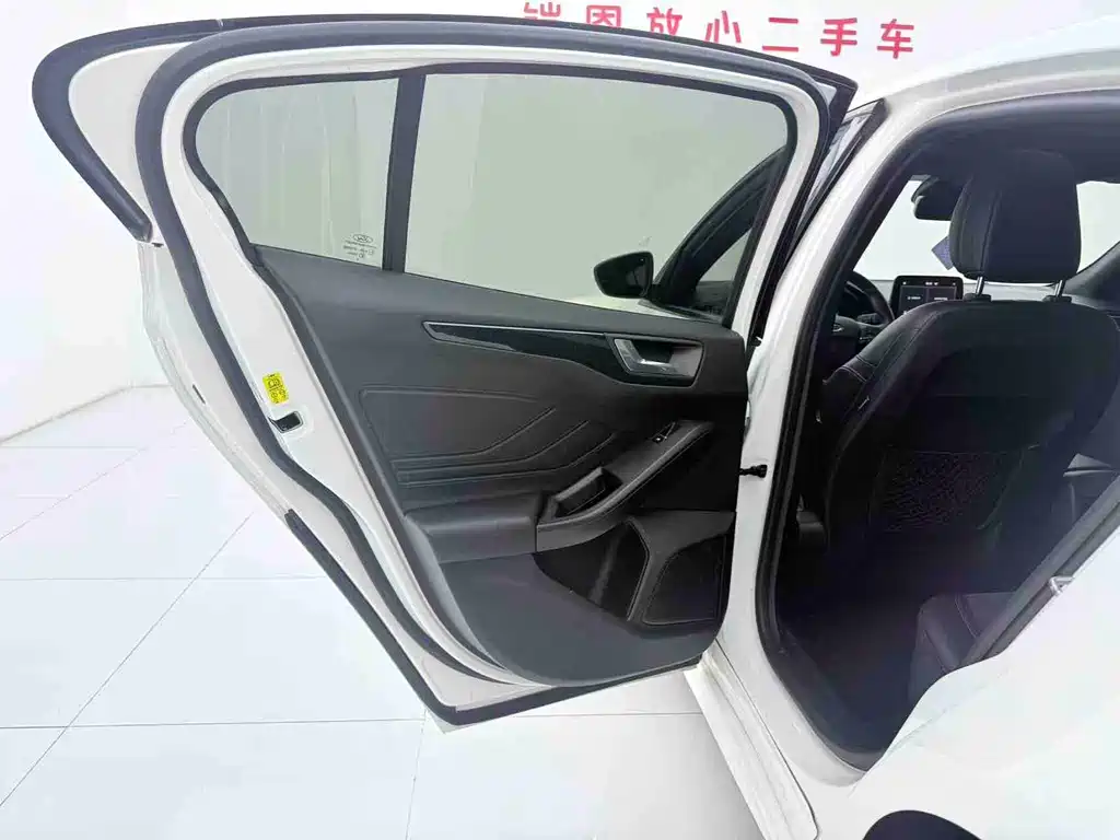Ford Focus 2020 — фото 15
