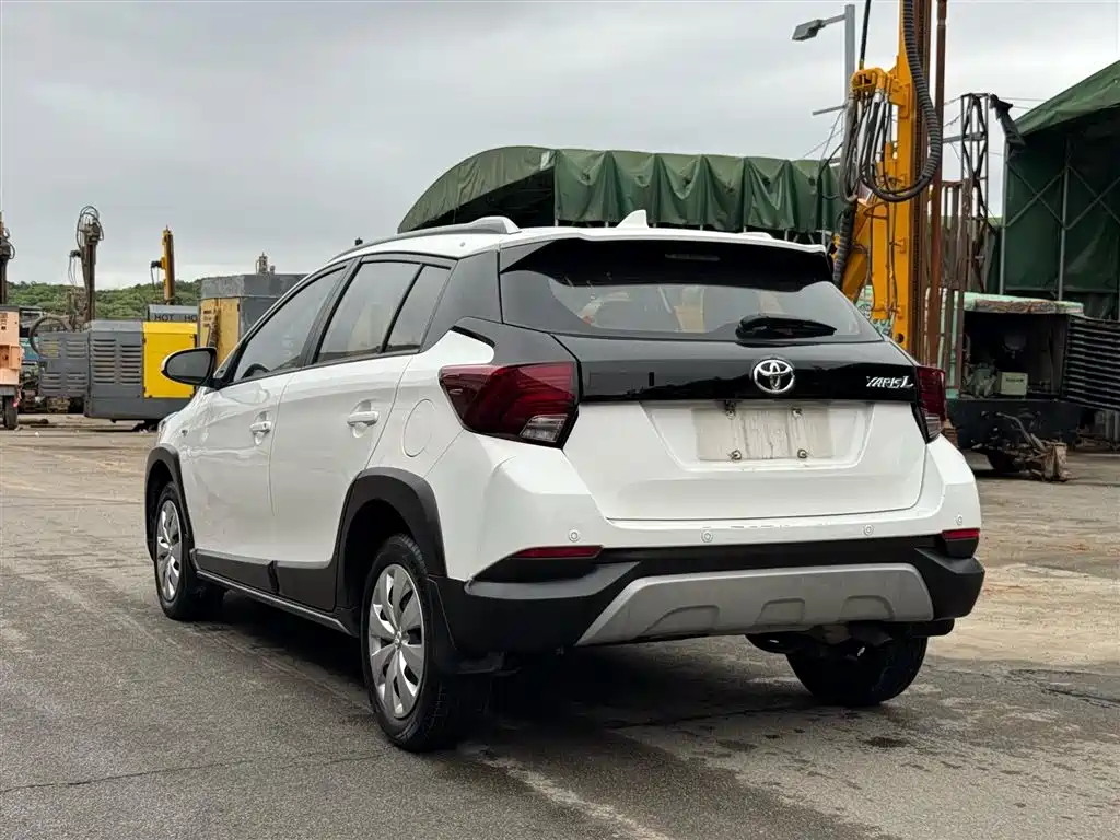 Toyota Yaris L 2021 — фото 6